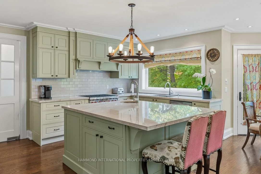 25, Sifton, Bayview Village, Toronto