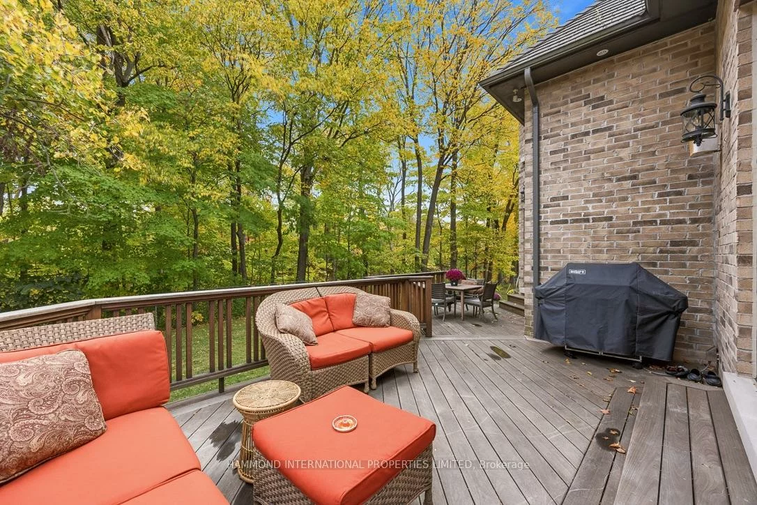 25, Sifton, Bayview Village, Toronto