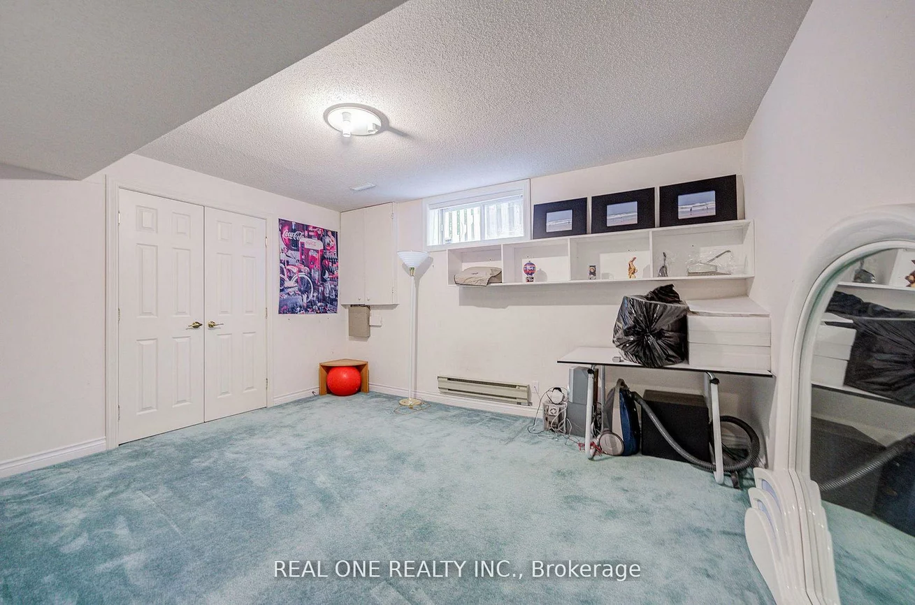 261, Mckee, Willowdale East, Toronto