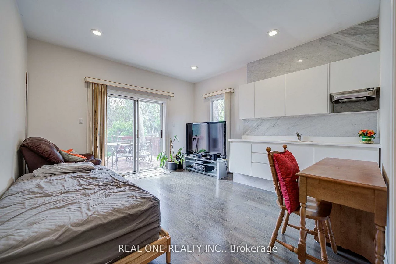 261, Mckee, Willowdale East, Toronto