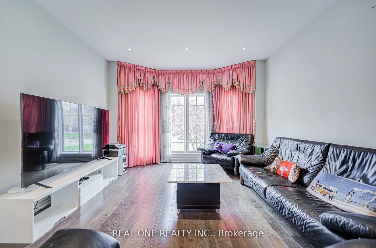 261, Mckee, Willowdale East, Toronto