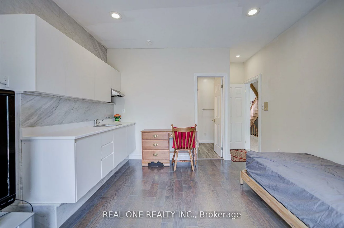 261, Mckee, Willowdale East, Toronto