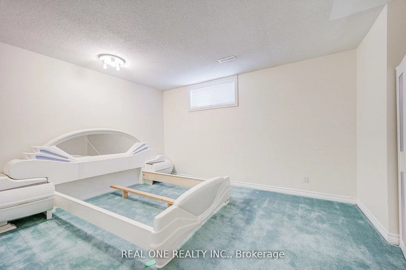 261, Mckee, Willowdale East, Toronto