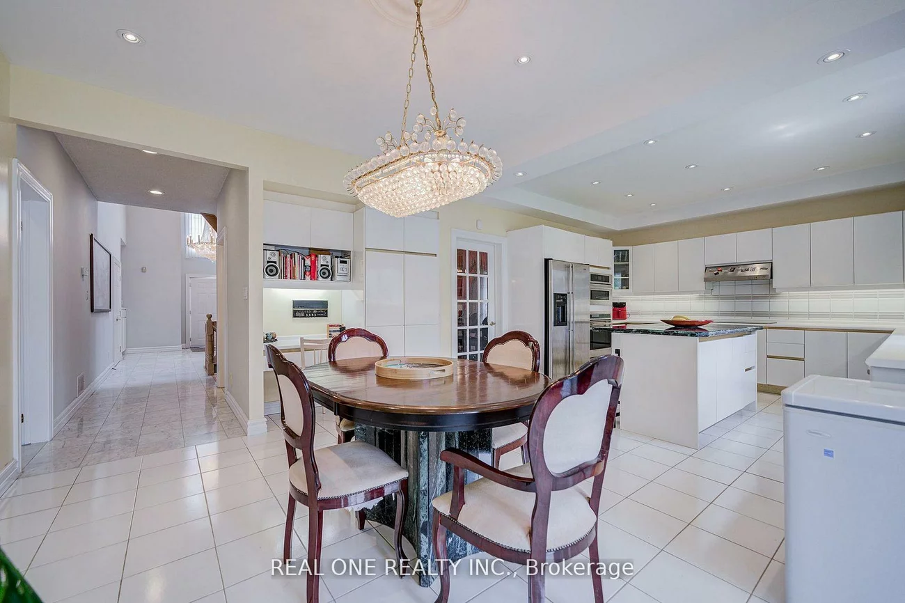 261, Mckee, Willowdale East, Toronto