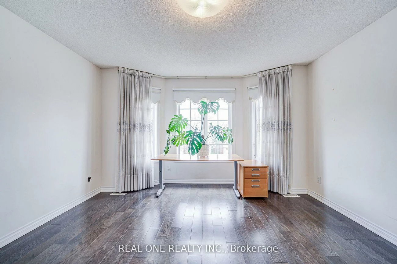 261, Mckee, Willowdale East, Toronto