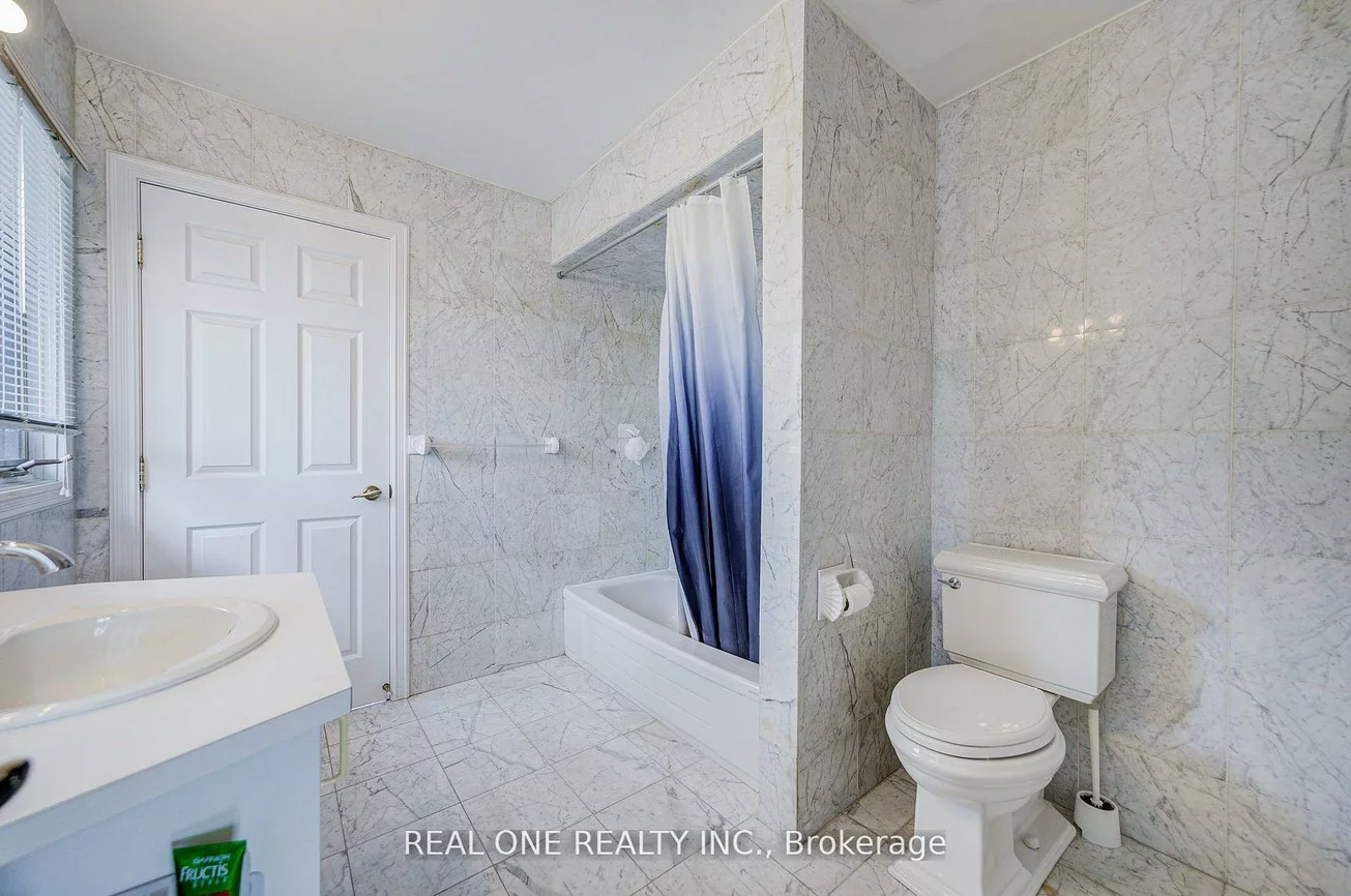 261, Mckee, Willowdale East, Toronto
