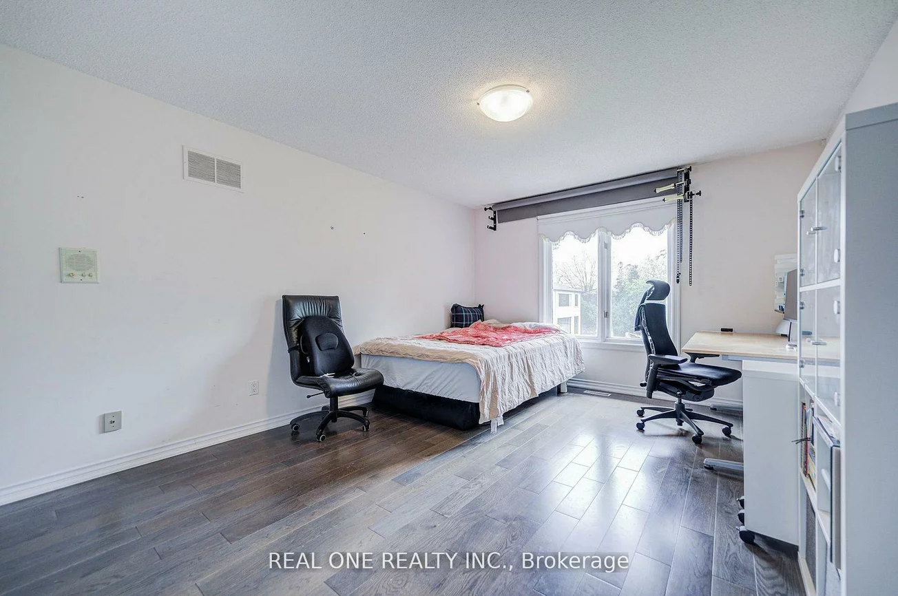 261, Mckee, Willowdale East, Toronto