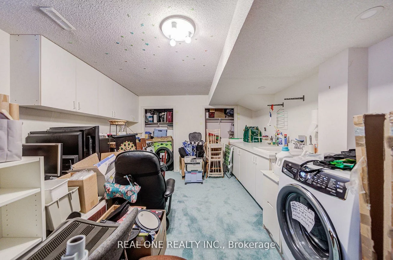 261, Mckee, Willowdale East, Toronto