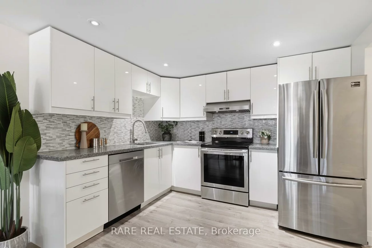 35, Kennard, Bathurst Manor, Toronto