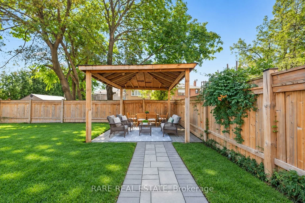 35, Kennard, Bathurst Manor, Toronto