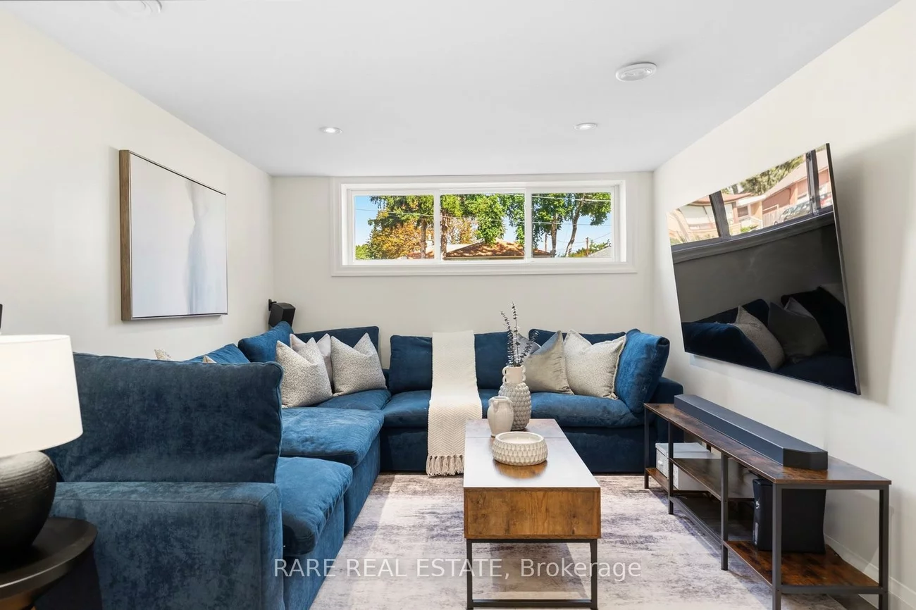 35, Kennard, Bathurst Manor, Toronto