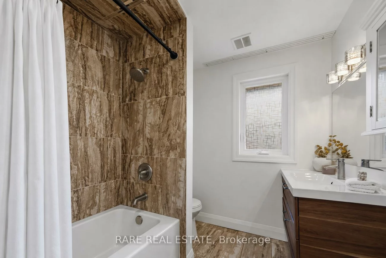 35, Kennard, Bathurst Manor, Toronto