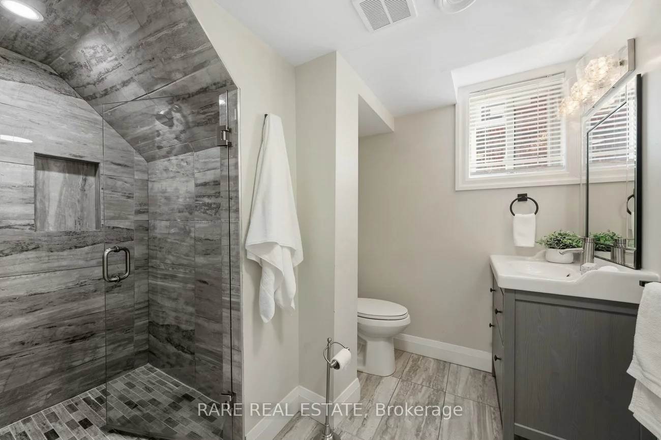 35, Kennard, Bathurst Manor, Toronto