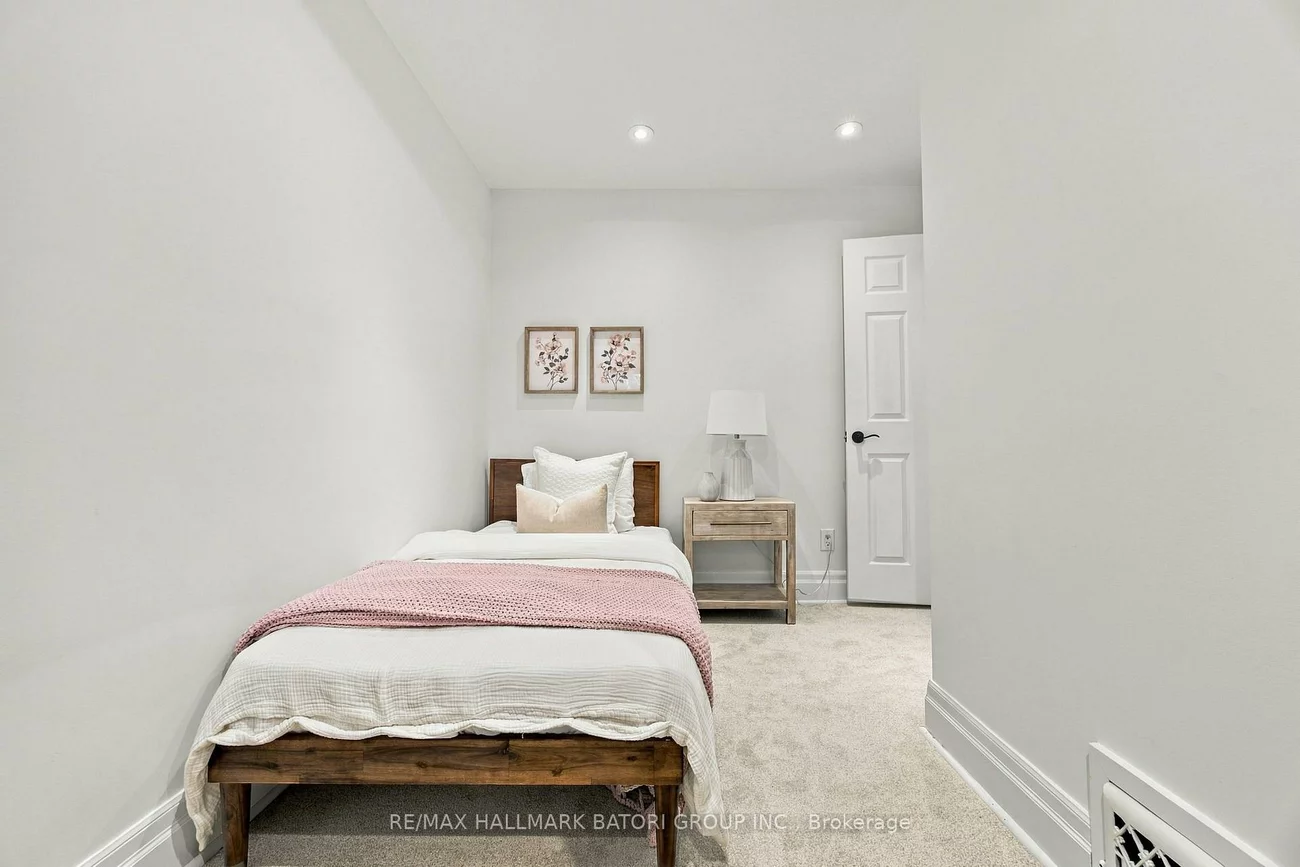 58, Ellsworth, Wychwood, Toronto