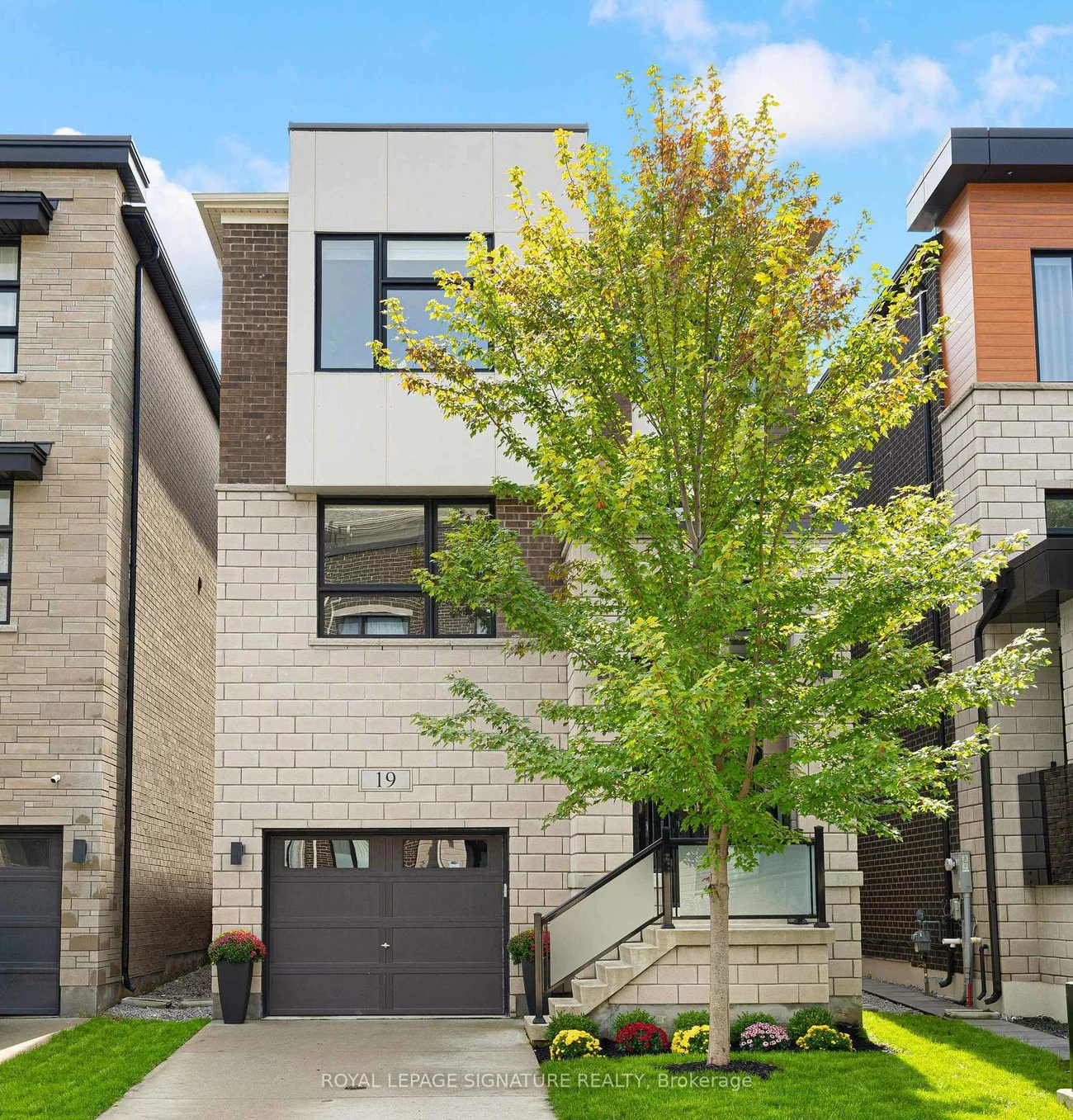 19, Hollyhock, Banbury-Don Mills, Toronto