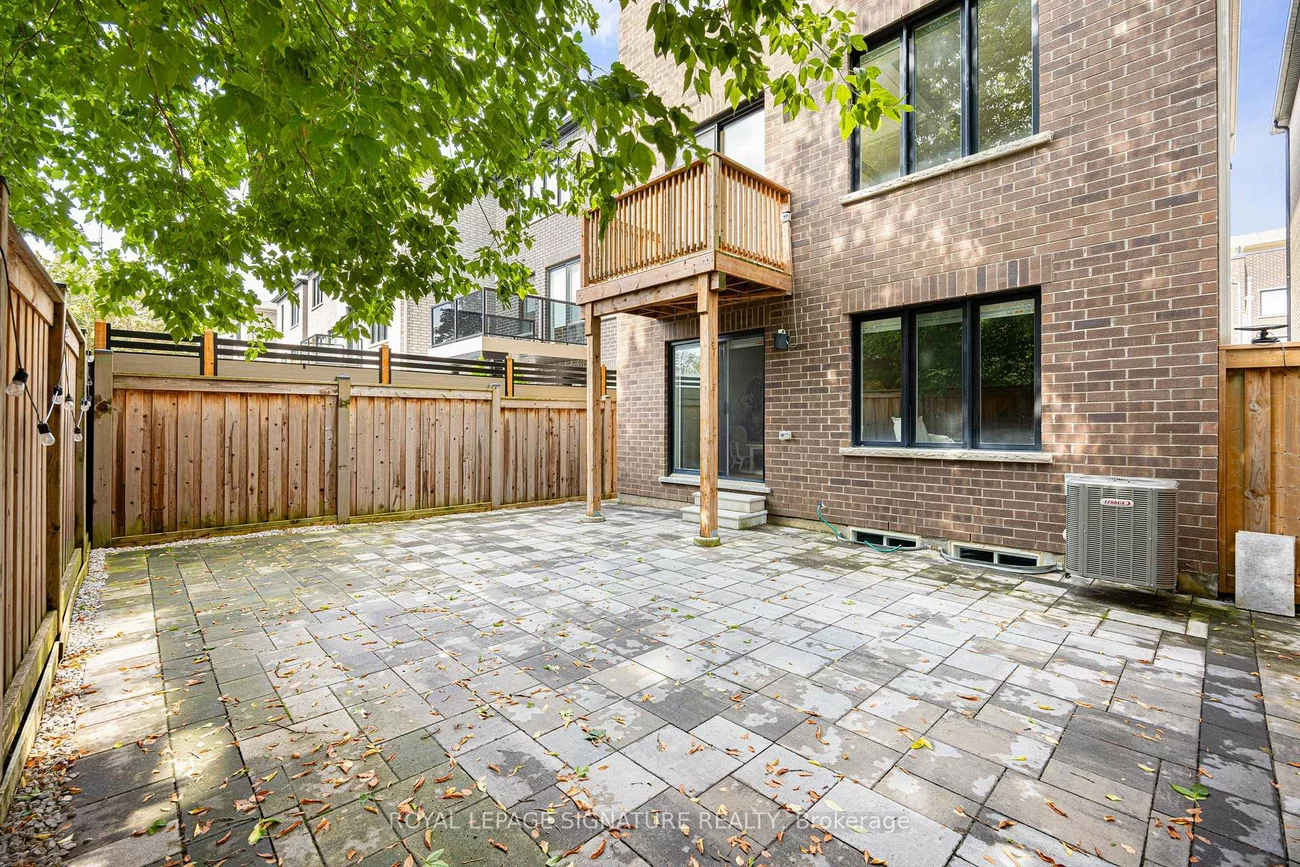 19, Hollyhock, Banbury-Don Mills, Toronto