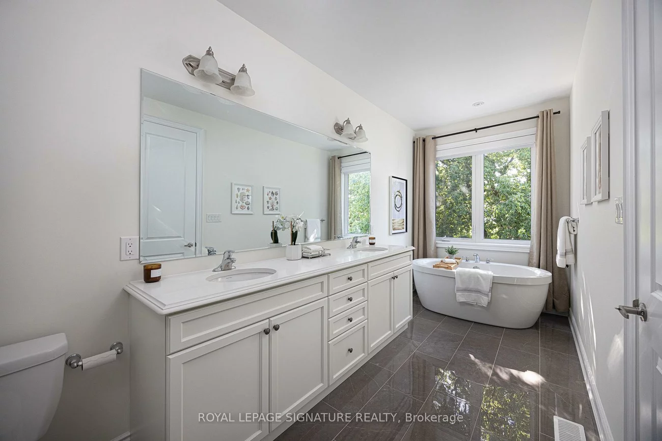 19, Hollyhock, Banbury-Don Mills, Toronto