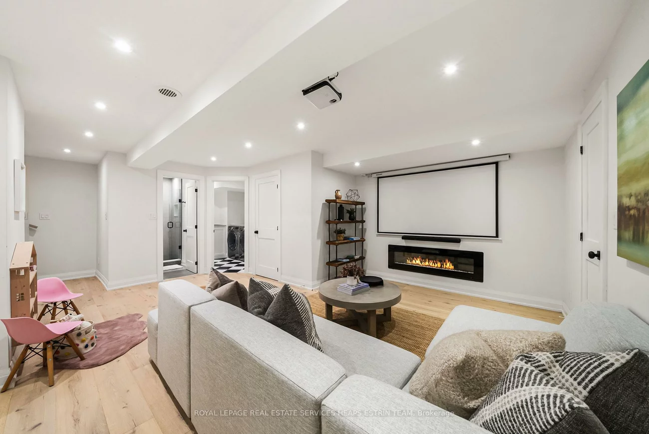 817, Millwood, Leaside, Toronto