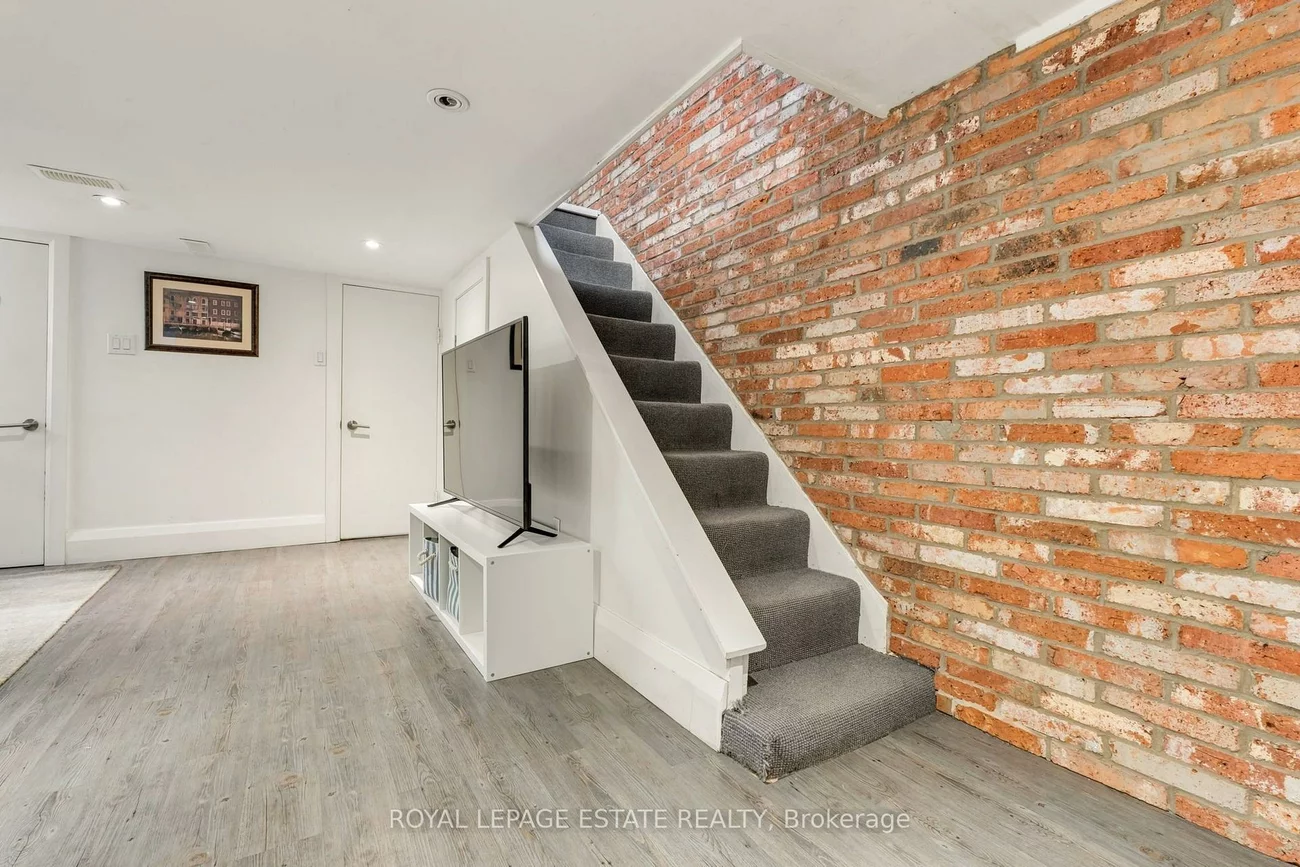 84, London, Annex, Toronto