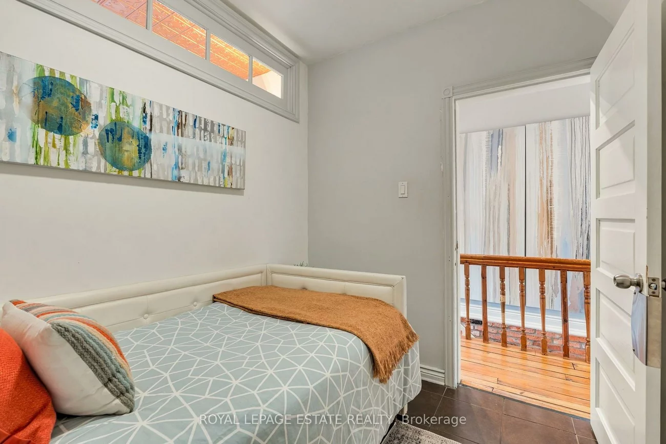 84, London, Annex, Toronto