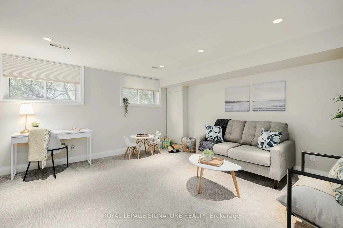 11, Bellbury, Don Valley Village, Toronto