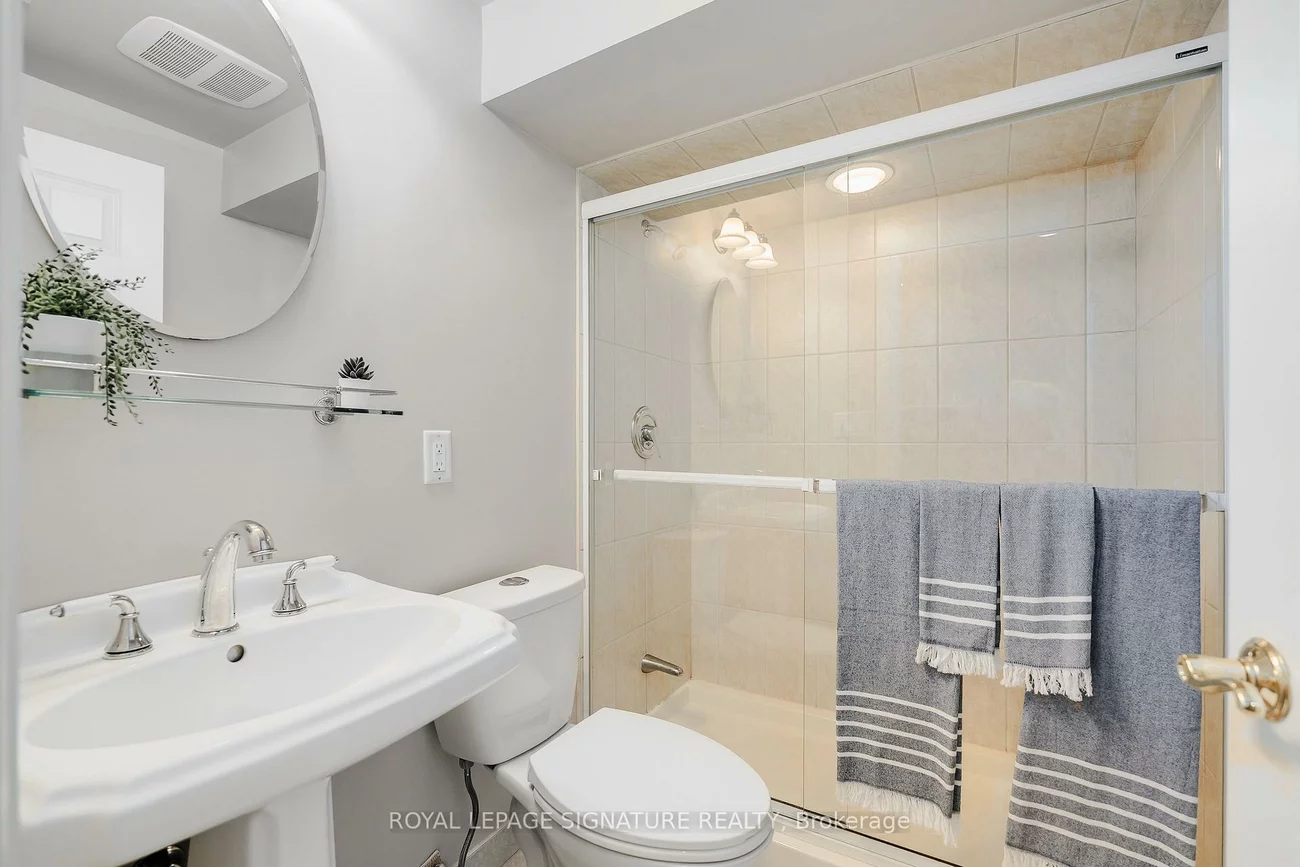 11, Bellbury, Don Valley Village, Toronto