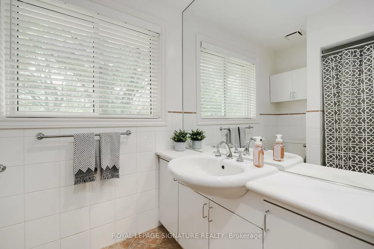 11, Bellbury, Don Valley Village, Toronto