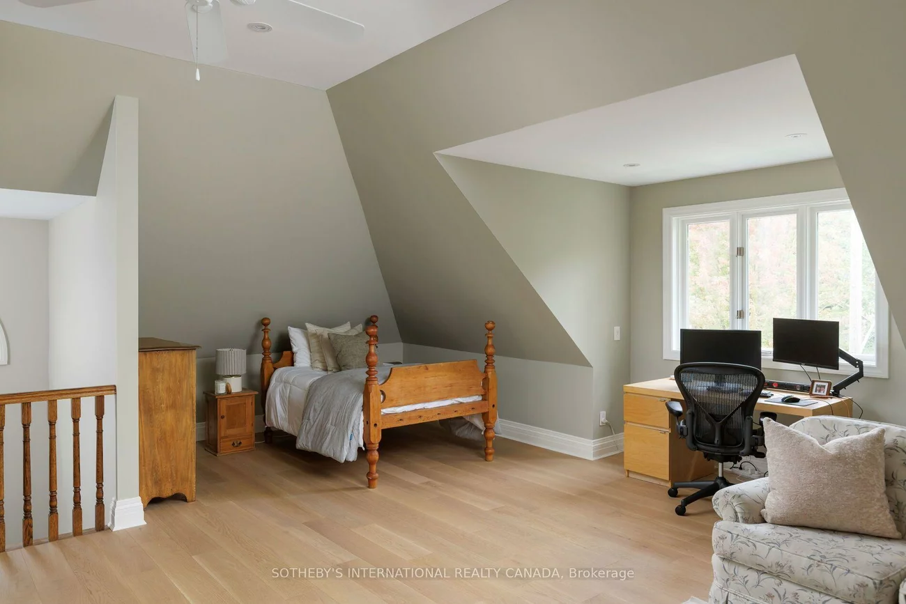 1, Nina, Casa Loma, Toronto