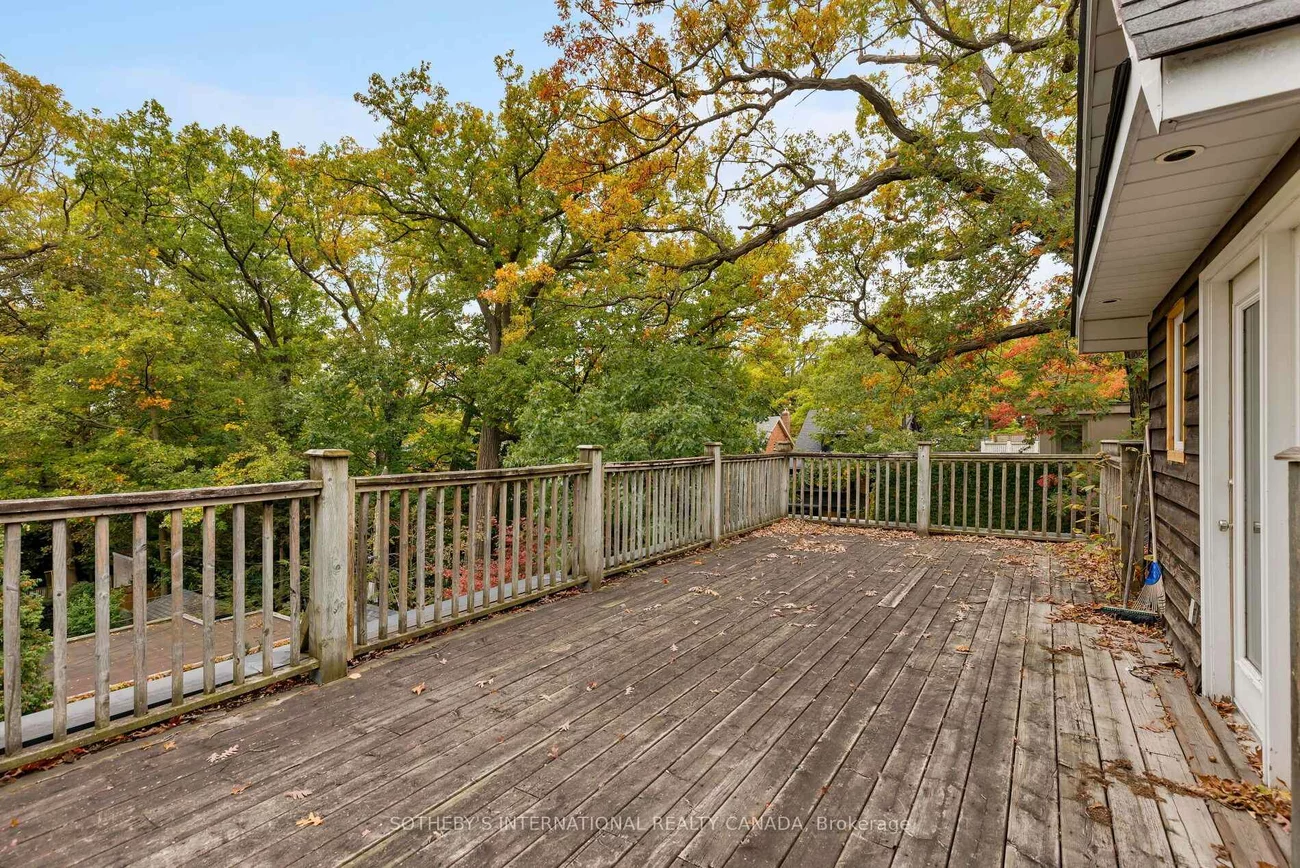 1, Nina, Casa Loma, Toronto