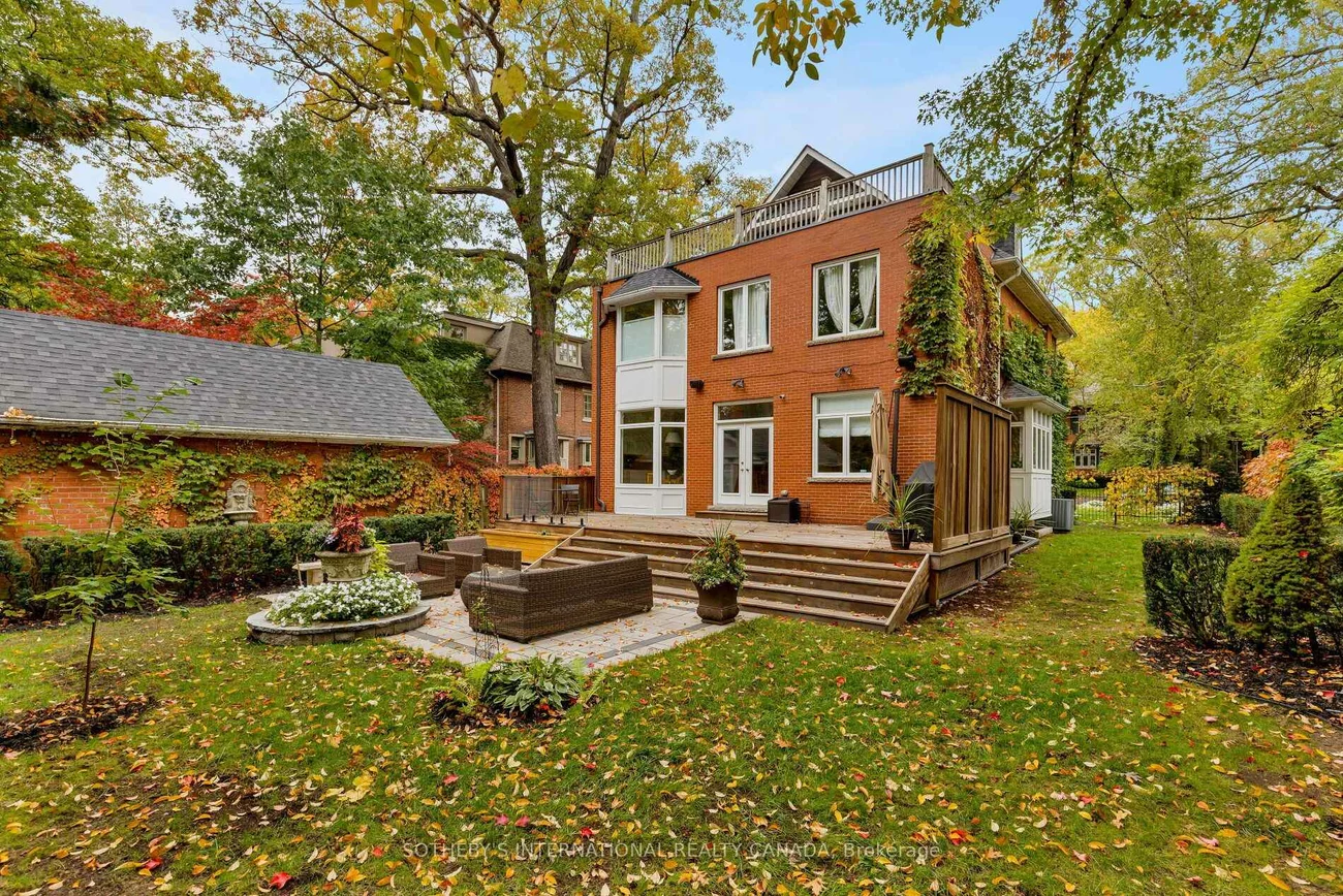 1, Nina, Casa Loma, Toronto
