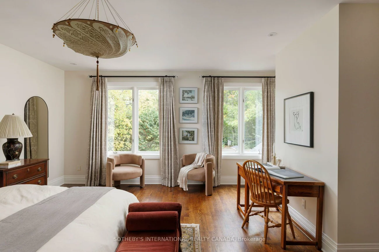 1, Nina, Casa Loma, Toronto