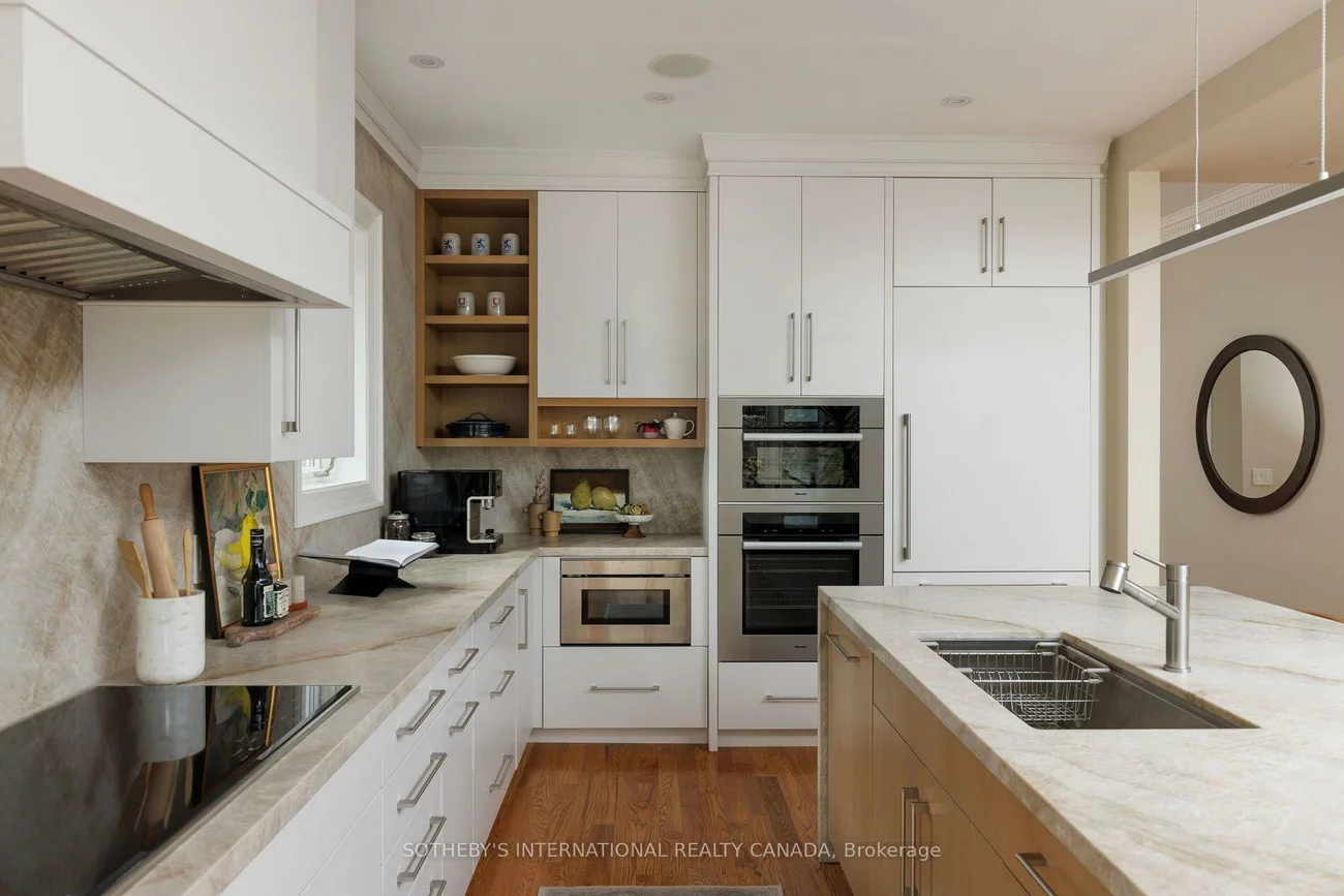 1, Nina, Casa Loma, Toronto