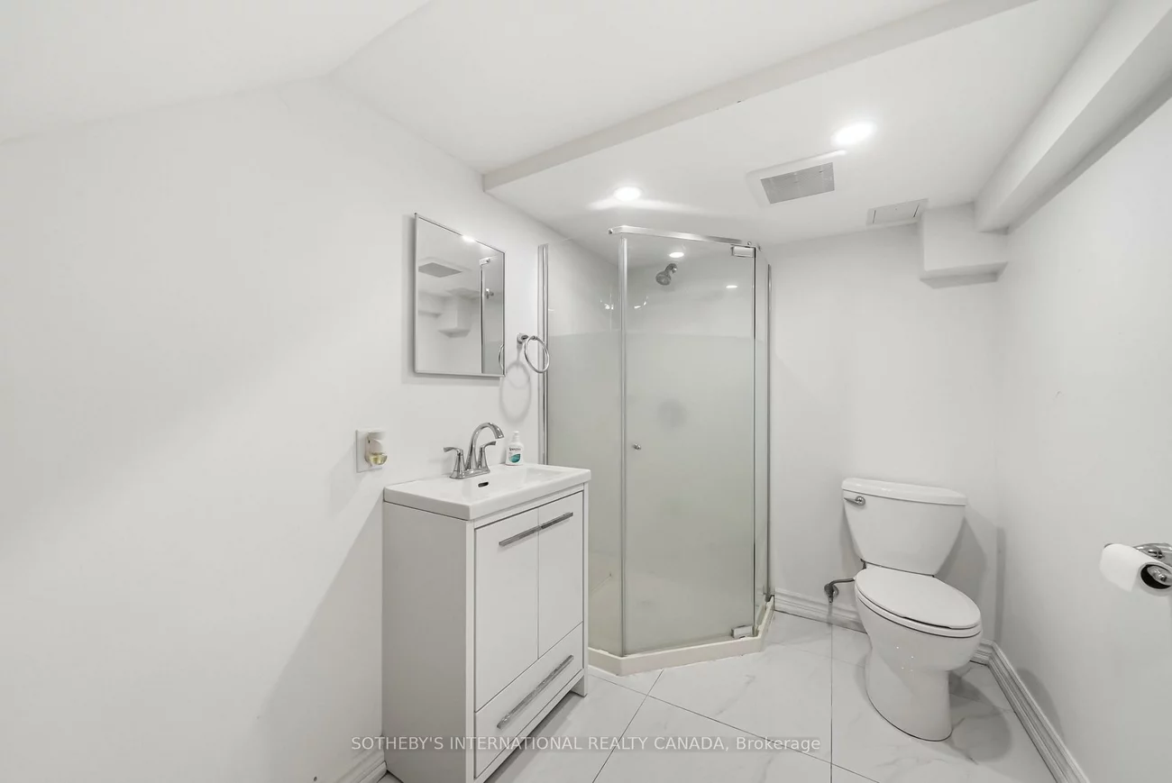 29, Highbourne, Yonge-St. Clair, Toronto