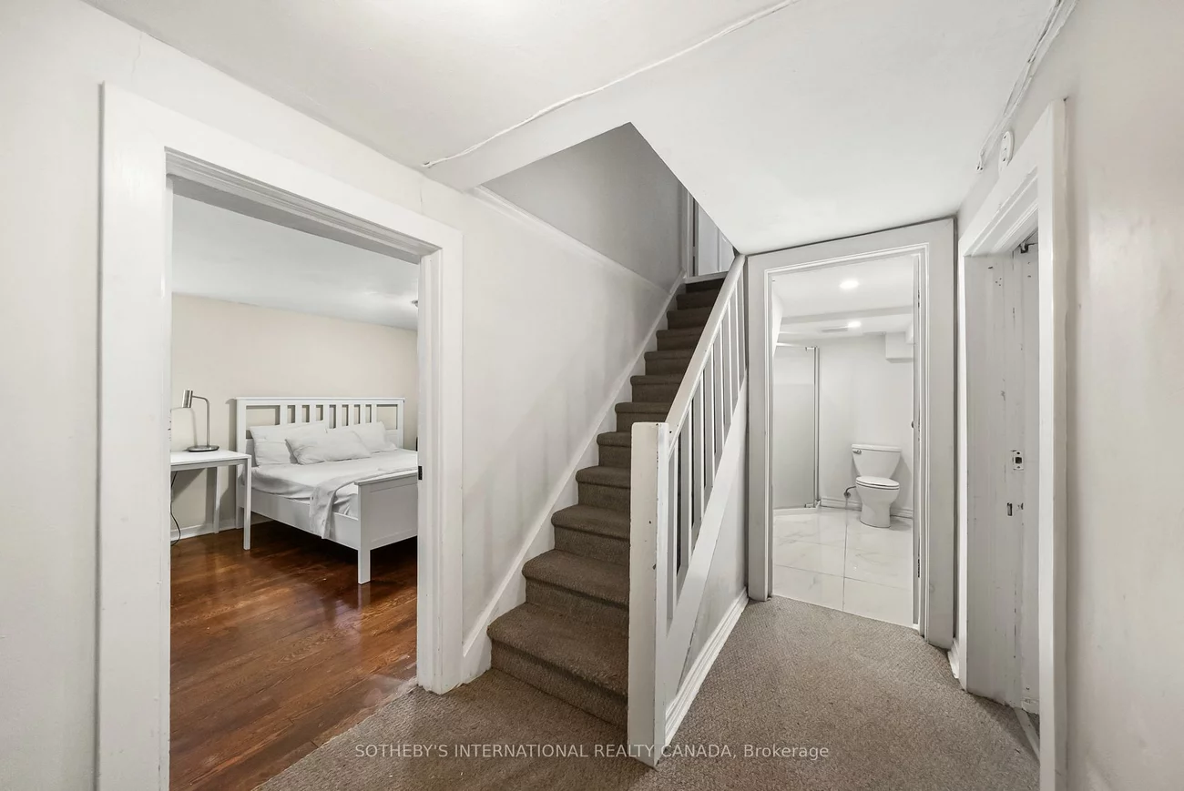 29, Highbourne, Yonge-St. Clair, Toronto