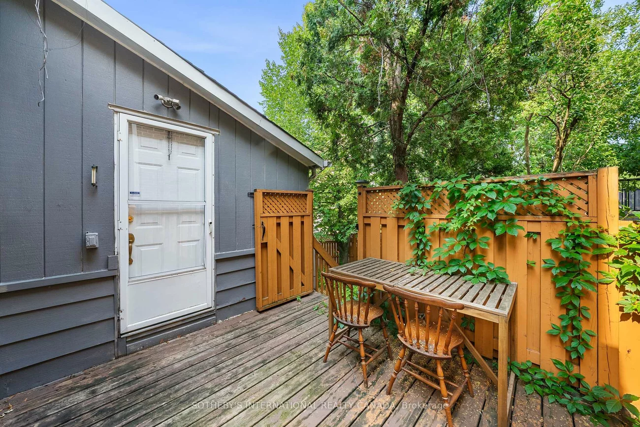 29, Highbourne, Yonge-St. Clair, Toronto