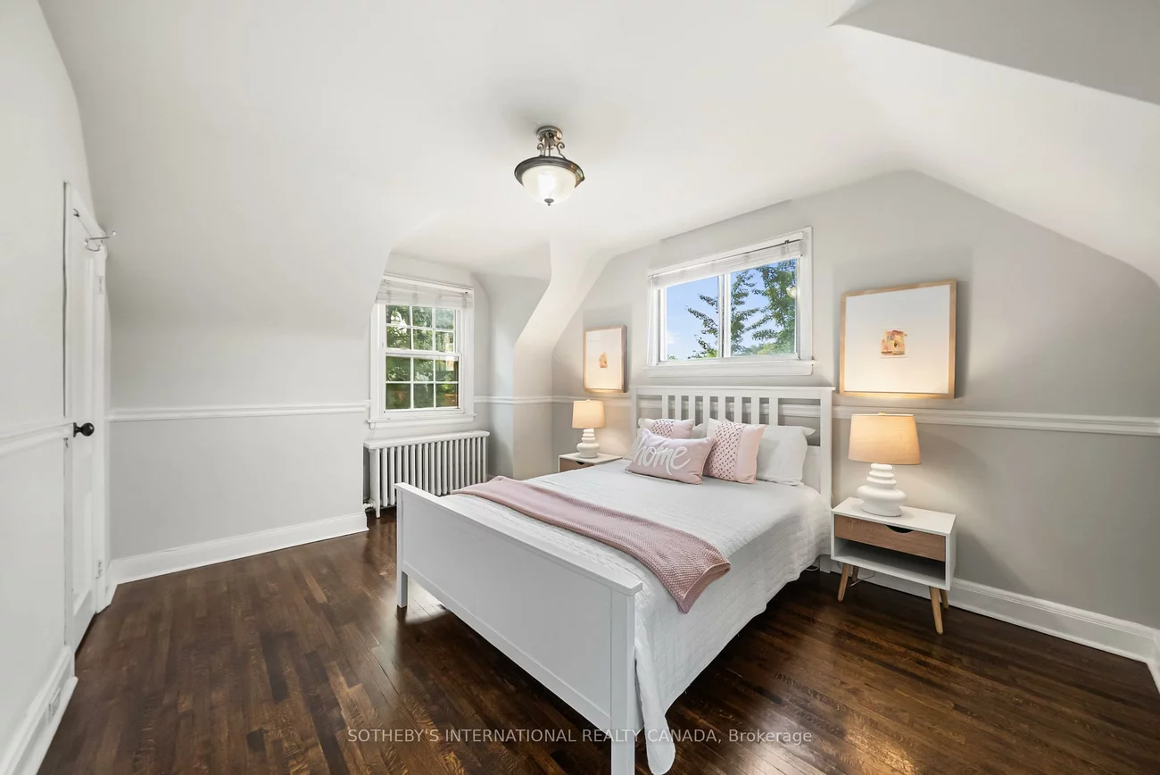 29, Highbourne, Yonge-St. Clair, Toronto