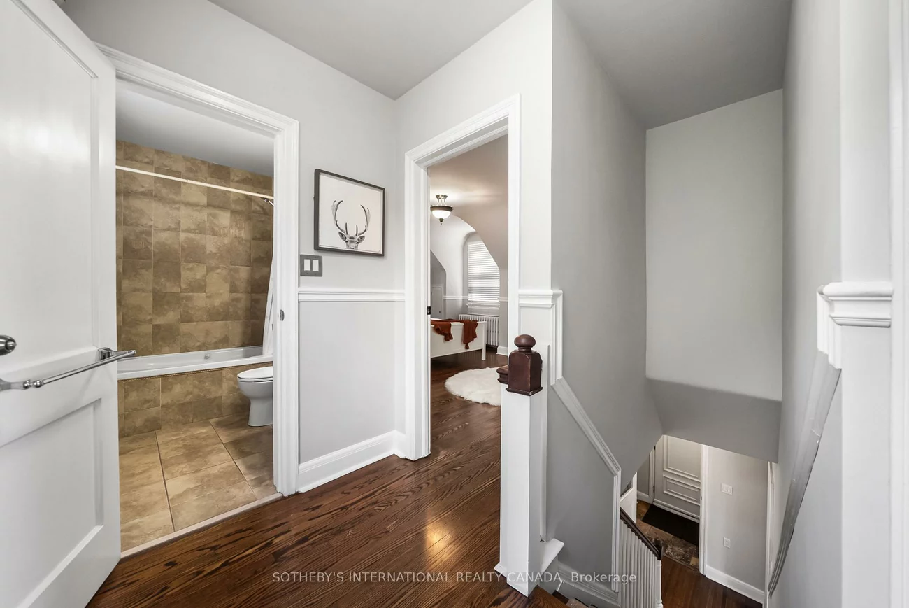 29, Highbourne, Yonge-St. Clair, Toronto
