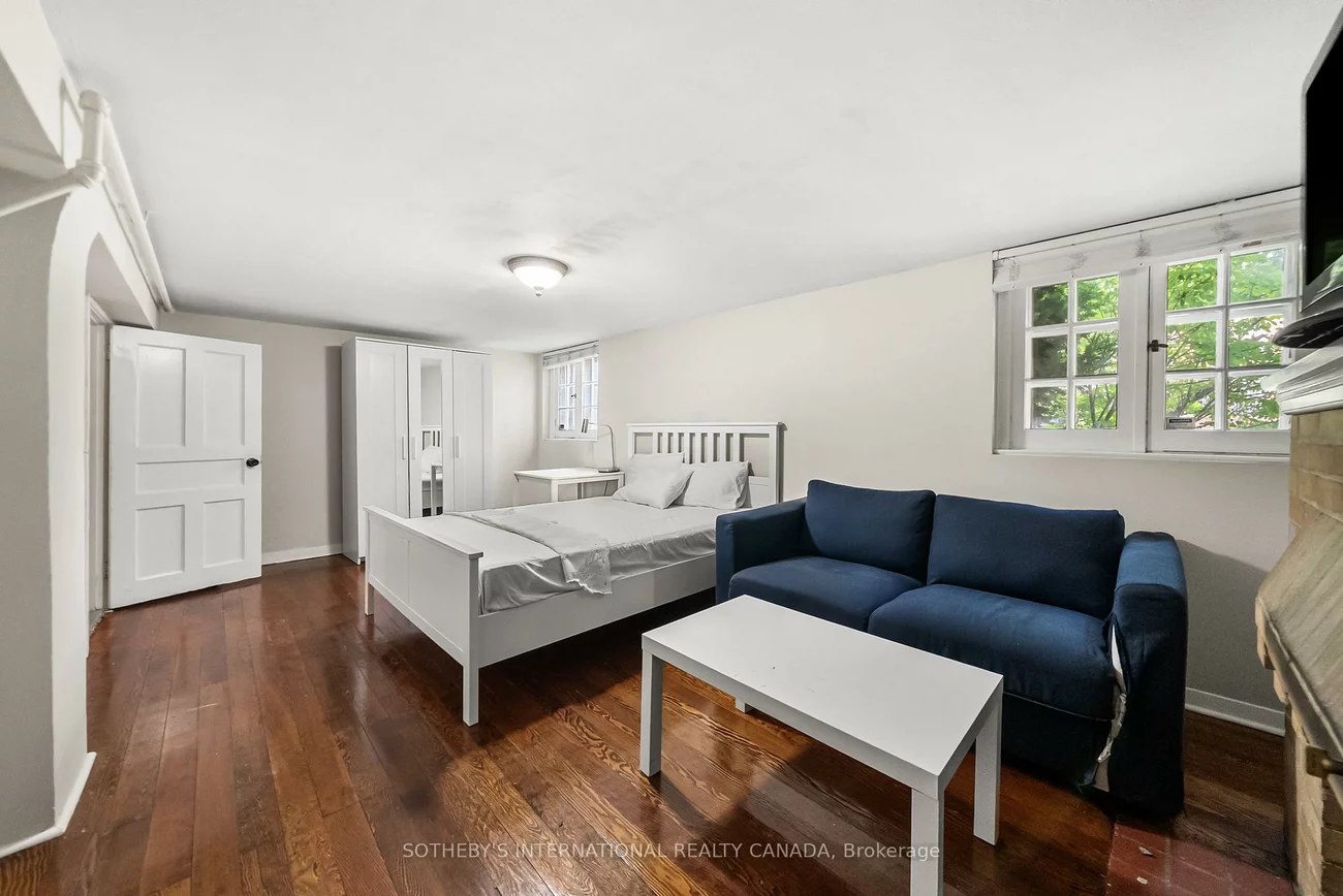 29, Highbourne, Yonge-St. Clair, Toronto