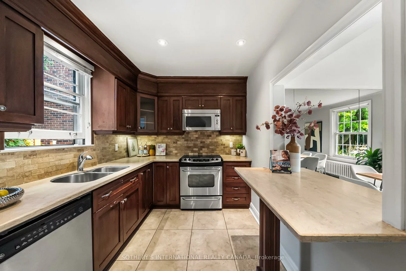 29, Highbourne, Yonge-St. Clair, Toronto