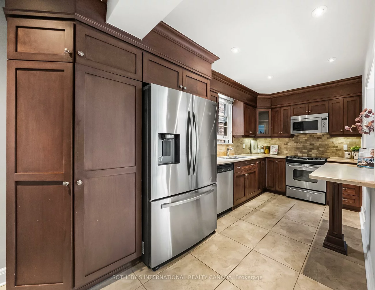 29, Highbourne, Yonge-St. Clair, Toronto