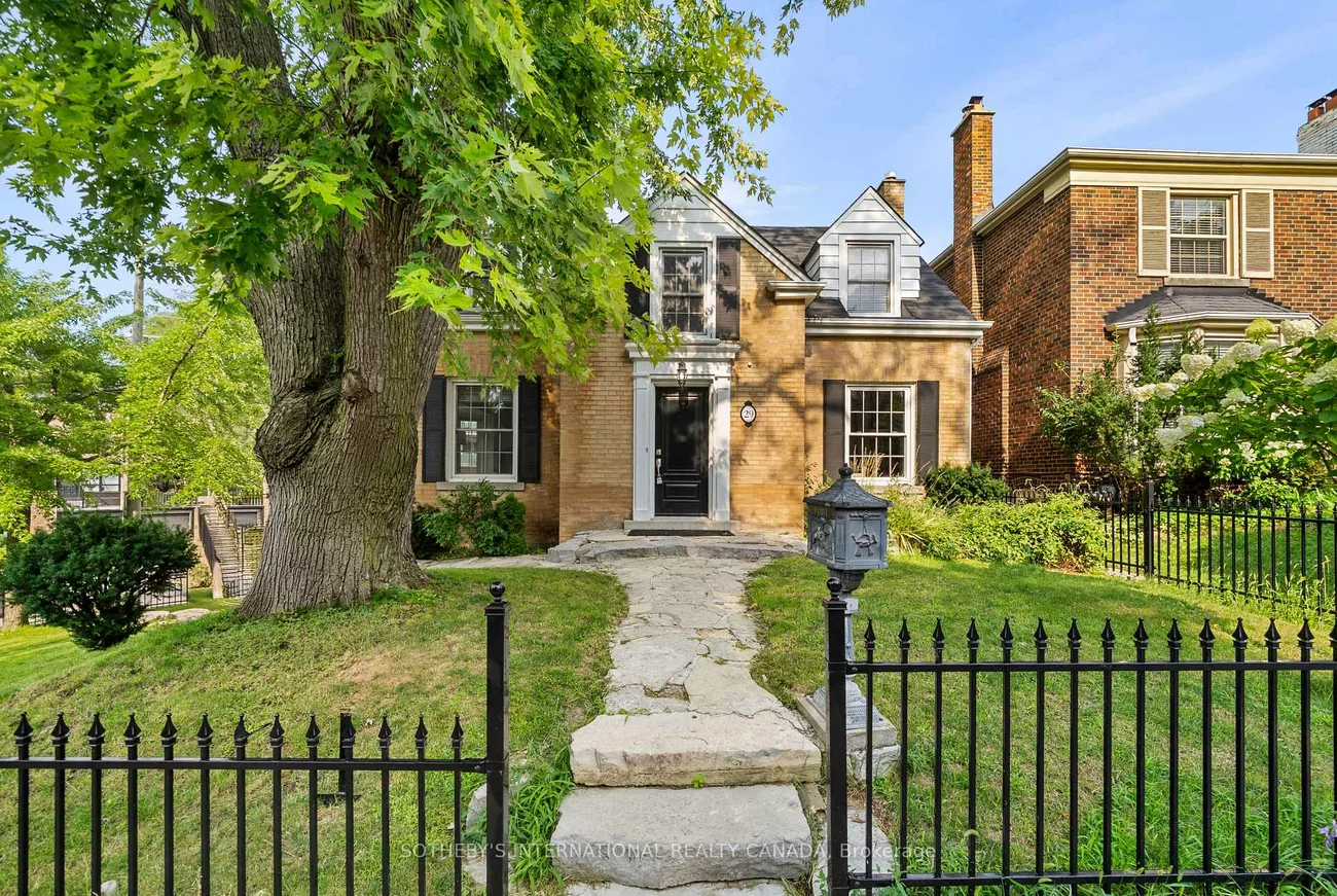 29, Highbourne, Yonge-St. Clair, Toronto