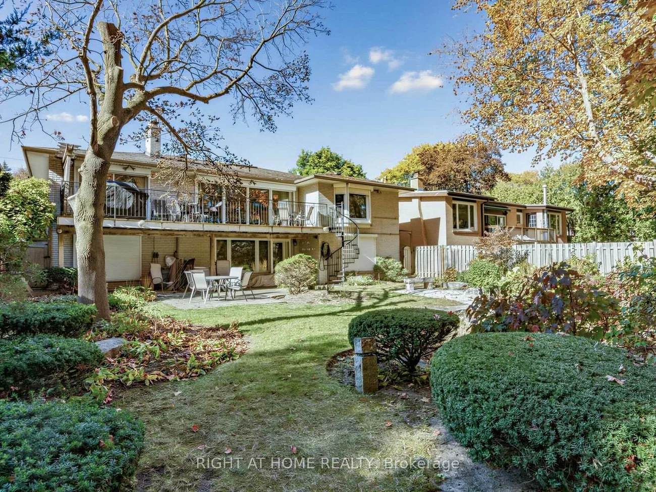 89, Page, Bayview Village, Toronto