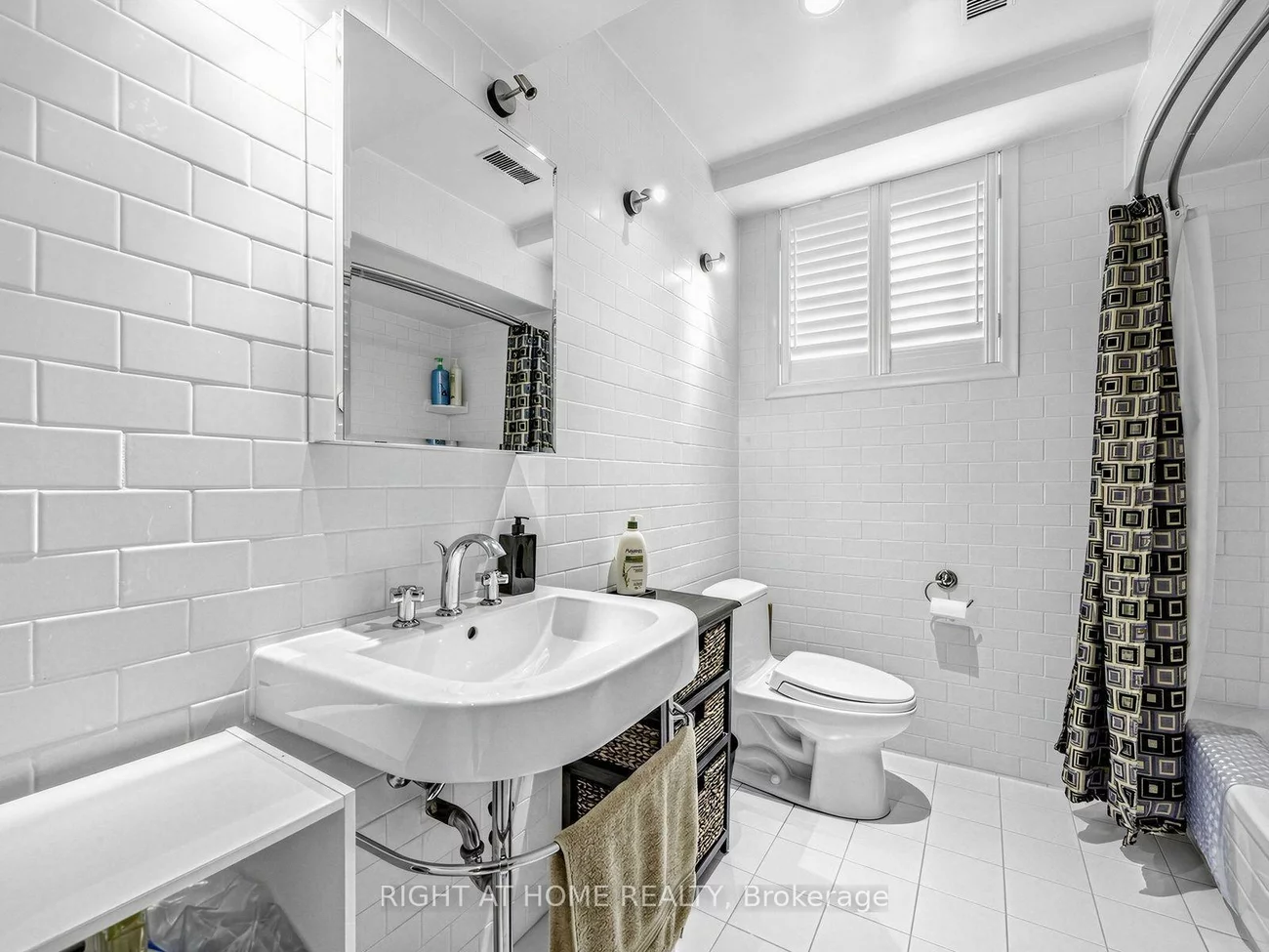 89, Page, Bayview Village, Toronto