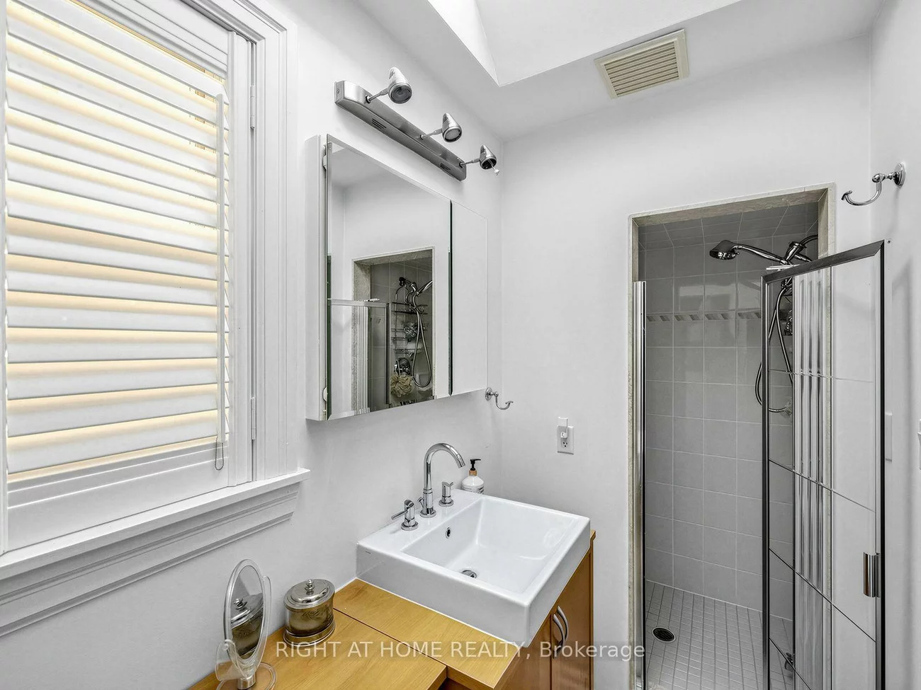 89, Page, Bayview Village, Toronto
