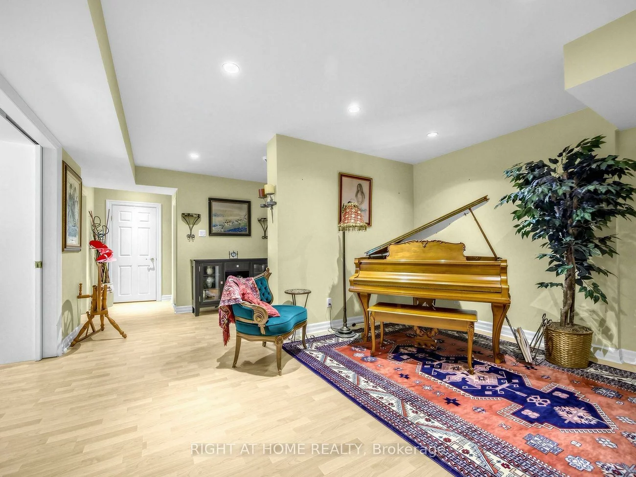 89, Page, Bayview Village, Toronto