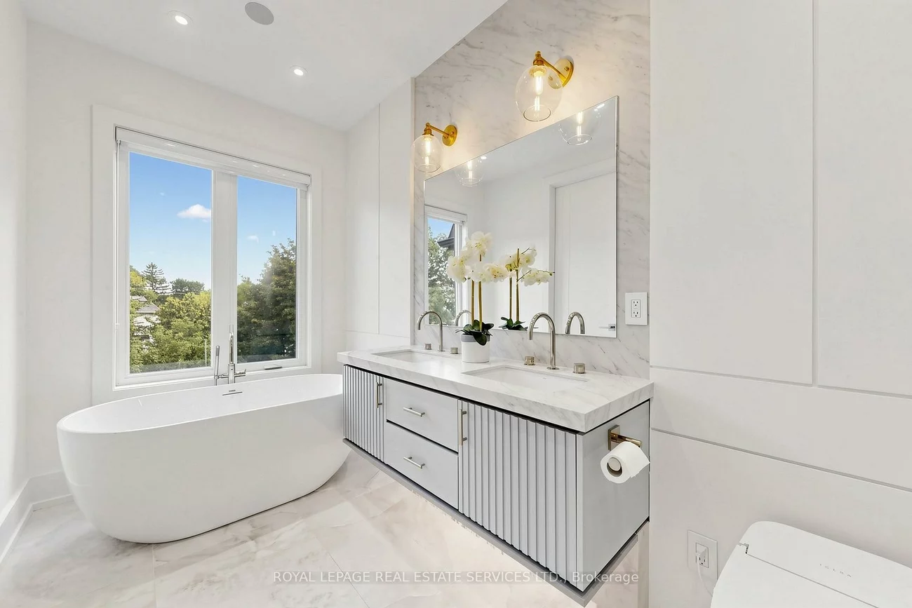 383, Melrose, Bedford Park-Nortown, Toronto