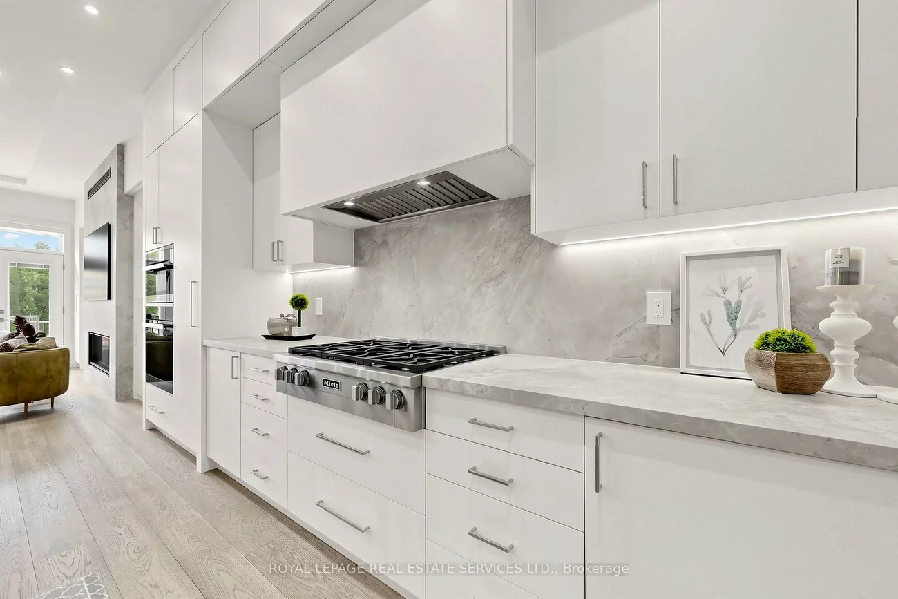 383, Melrose, Bedford Park-Nortown, Toronto