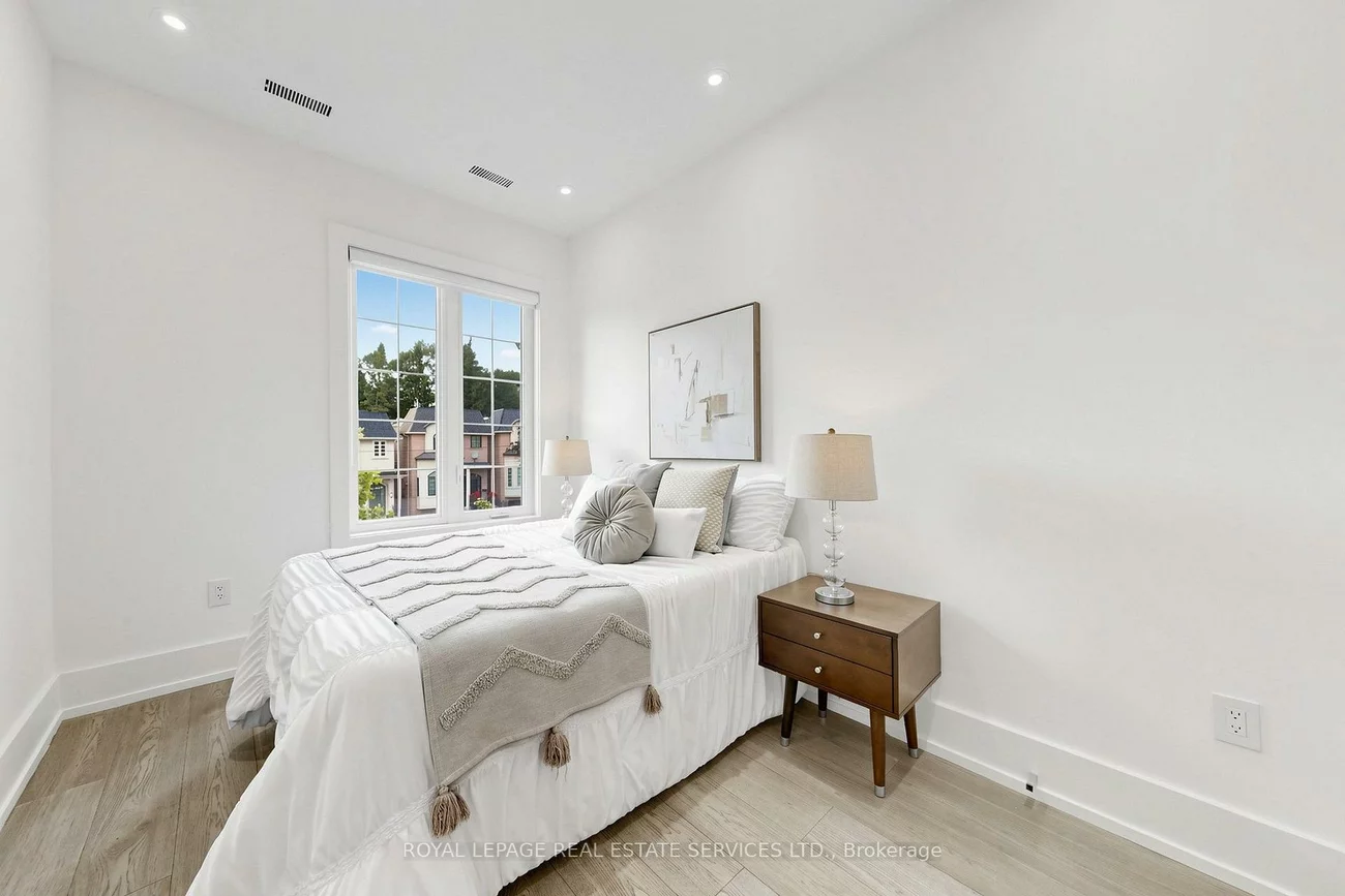 383, Melrose, Bedford Park-Nortown, Toronto