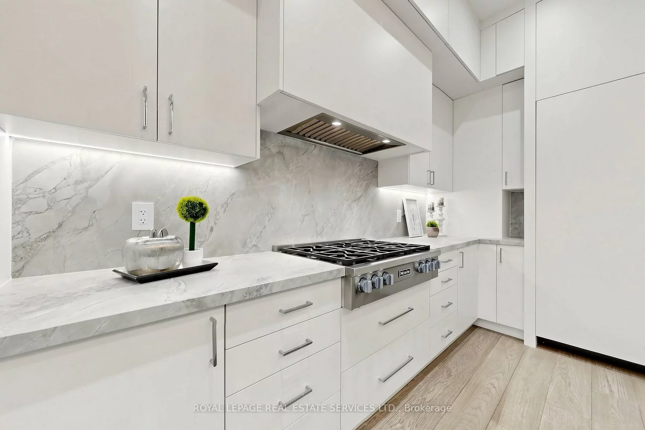 383, Melrose, Bedford Park-Nortown, Toronto