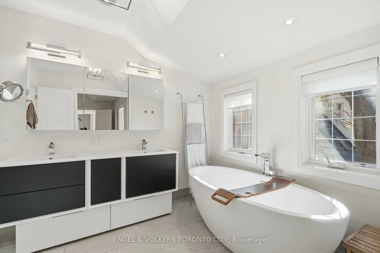 55, Elderwood, Forest Hill South, Toronto
